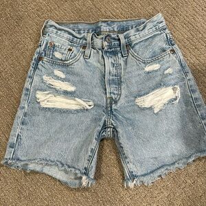 Levi’s distressed jorts